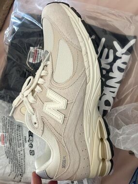 New Balance 2002R Cream Suede Size 9.5 Brand New